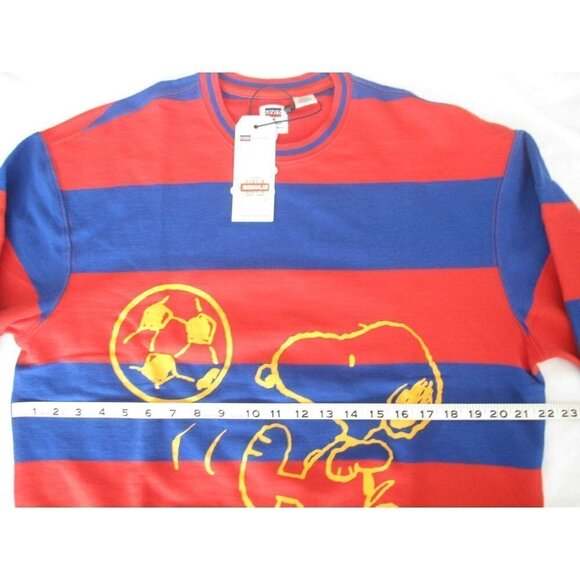 New Levis Peanuts Crew Neck Snoopy What A Moment Soccer Pullover Sz M Irregular - Picture 7 of 8